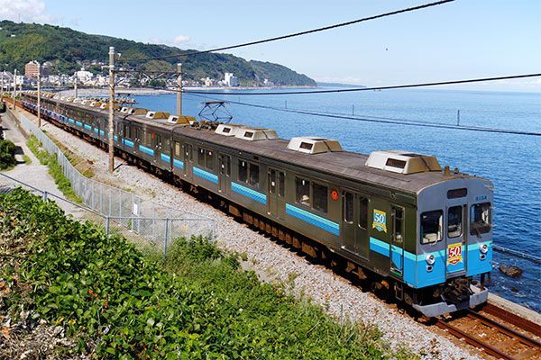 伊豆急行の普通列車（2011年9月、恵 知仁撮影）。