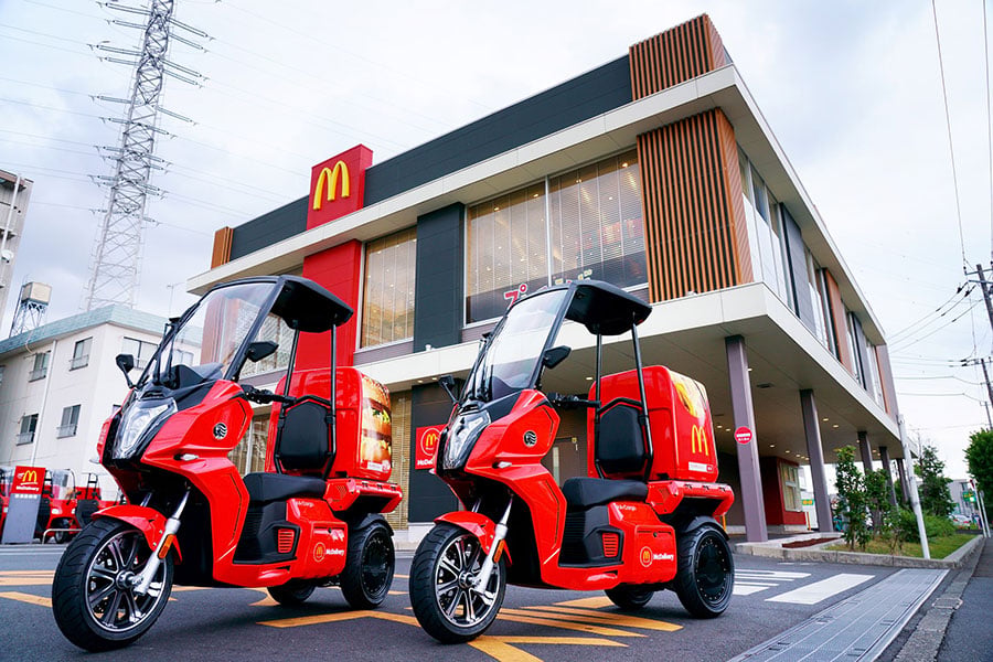 日本マクドナルドがデリバリー用に電動3輪バイクを導入（画像：日本マクドナルド）。