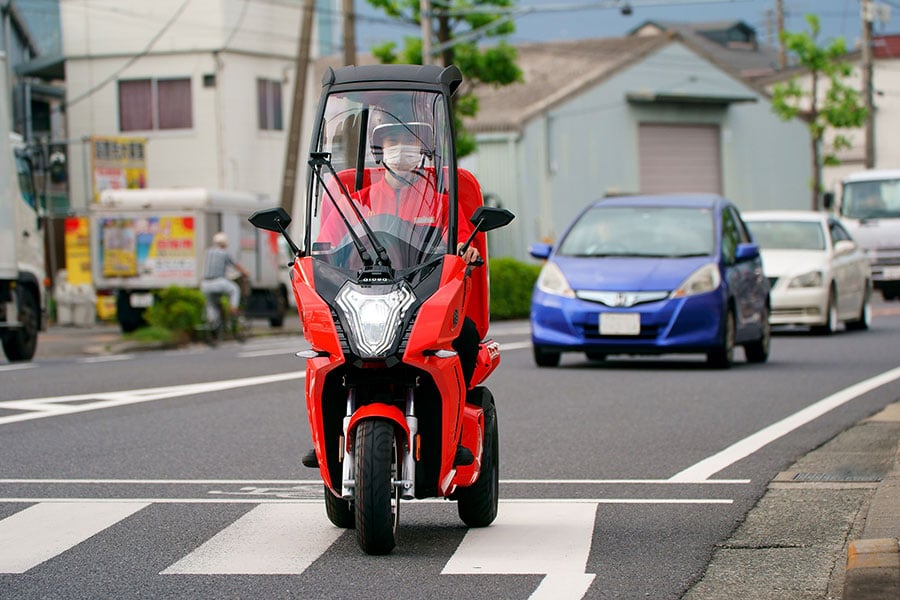 日本マクドナルドがデリバリー用に電動3輪バイクを導入（画像：日本マクドナルド）。