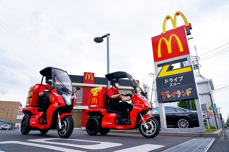日本マクドナルドがデリバリー用に電動3輪バイクを導入（画像：日本マクドナルド）。