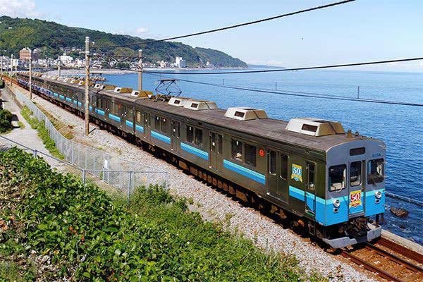 伊豆急行線を走る元東急8000系電車（恵 知仁撮影）。