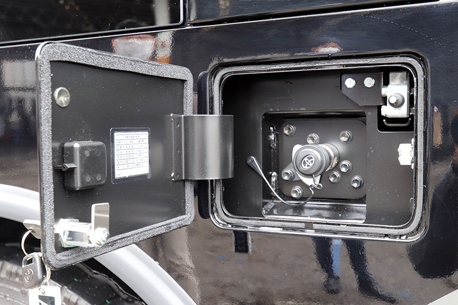 燃料電池バス「SORA」の水素の充填口（2020年11月25日、柘植優介撮影）。