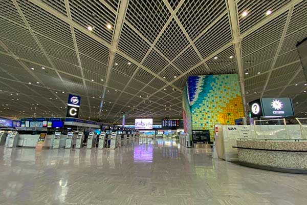 中国南方航空の搭乗手続きを行う成田空港の第1ターミナル北ウイング（2020年9月、乗りものニュース編集部撮影）。