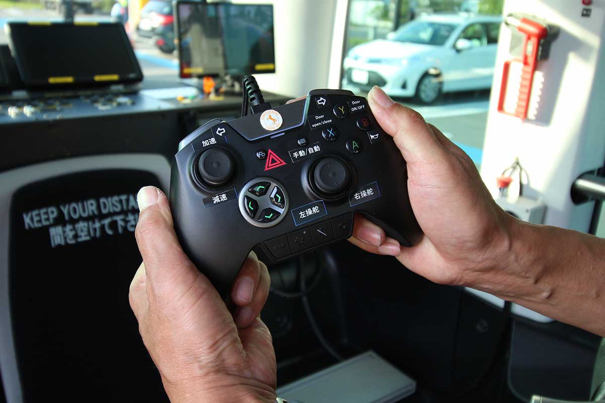 自動運転レベル4を目指したコンチネンタルの乗用車タイプとバスタイプの車両（Merkmal編集部撮影）。