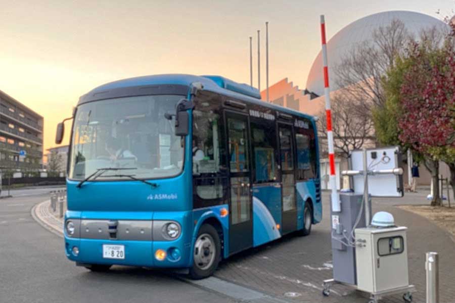 自動運転バスの実証走行にあわせて設置されたICTゲート（画像：川口市、アークノハラ）。