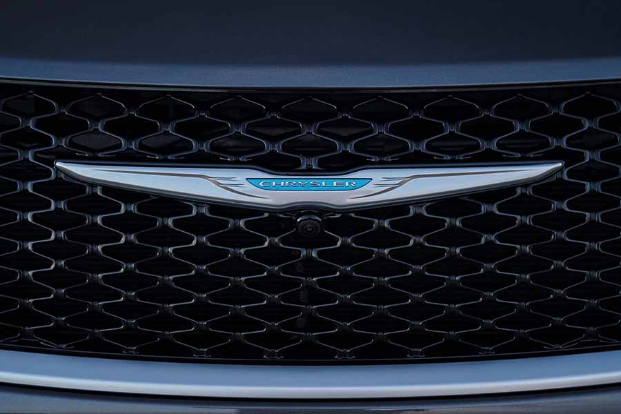 ステランティスのミニバン「クライスラー・パシフィカ・ハイブリッド」（画像：ステランティス）。