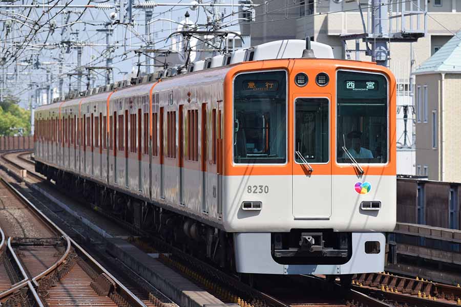 阪神電車（画像：写真AC）。
