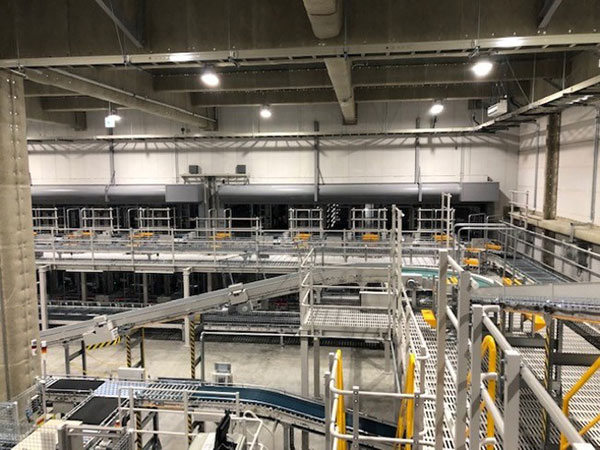 ファンケルが2021年6月に開設した関西物流センター（画像：ファンケル）。