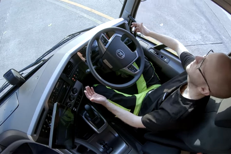UDトラックスが2018年に実施した大型トラックの自動運転レベル4デモ（UDトラックスの動画より）。