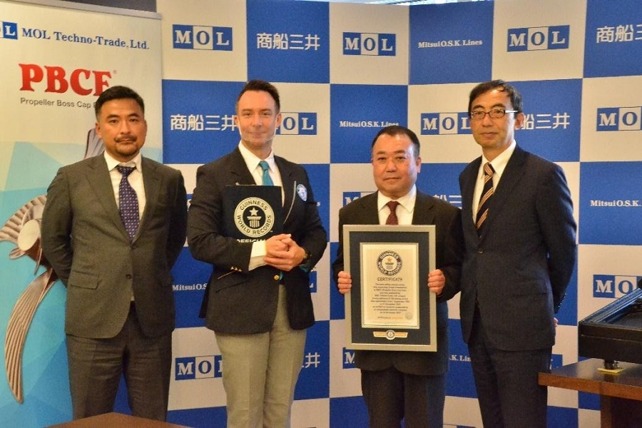 2021年12月23日に行われたギネス世界記録の公式認定証授与（画像：商船三井）。