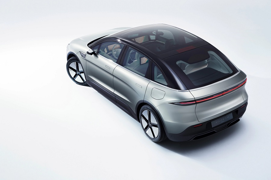 ソニーが発表したEV試作車「VISION-S 02」（画像：ソニー）。