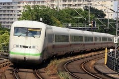 日本では激レア 機関車の「プッシュプル運転」が、欧州では現役バリバリ時速250kmで走行してるワケ