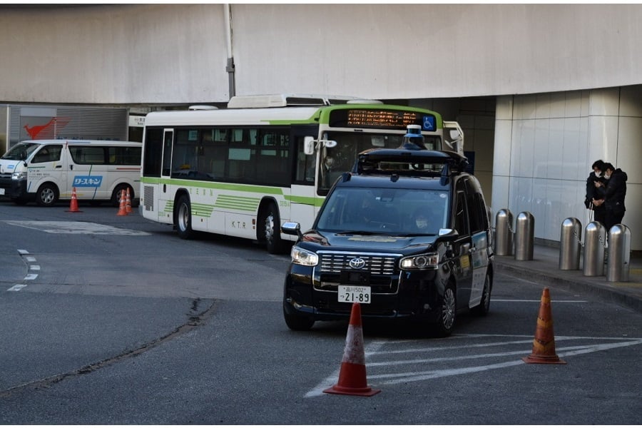 東京・西新宿エリアで行われた自動運転サービスの実証実験（画像：大成建設）。