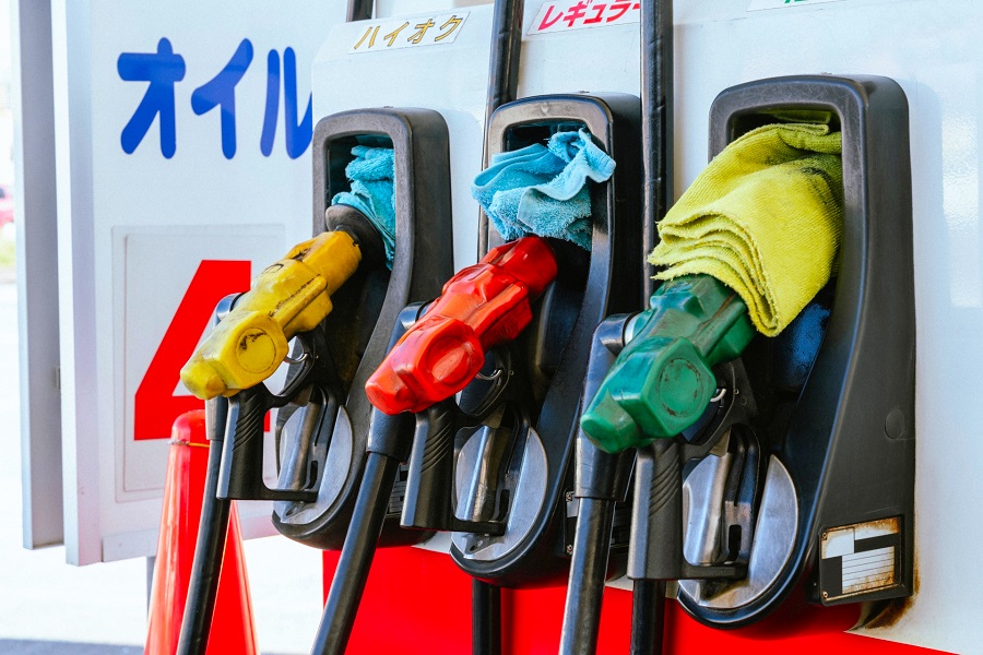 庶民の生活直撃も 「ガソリン価格」が当面下がらない三つの要因