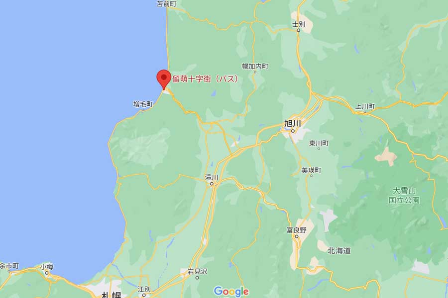 留萌旭川線の始点・留萌十字街バス停と旭川市の位置関係（画像：(C)Google）