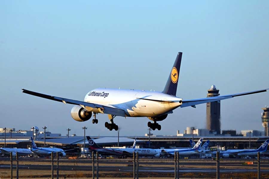 貨物便のルフトハンザ・カーゴは南回りルートで運航する。成田空港で撮影(画像:シカマアキ)
