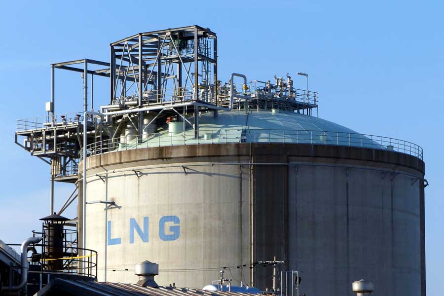 LNGタンクのイメージ（画像：写真AC）