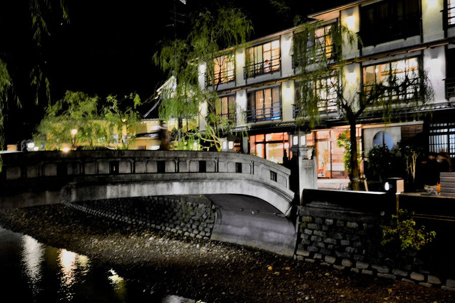 城崎の町並み（画像：写真AC）