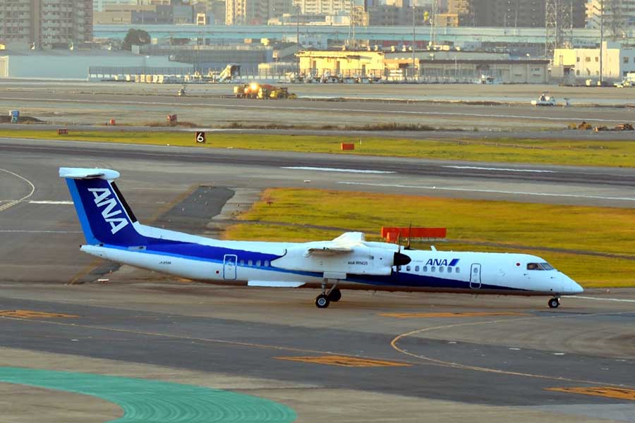 ANAグループが運航するボンバルディアDHC-Q400（画像：シカマアキ）