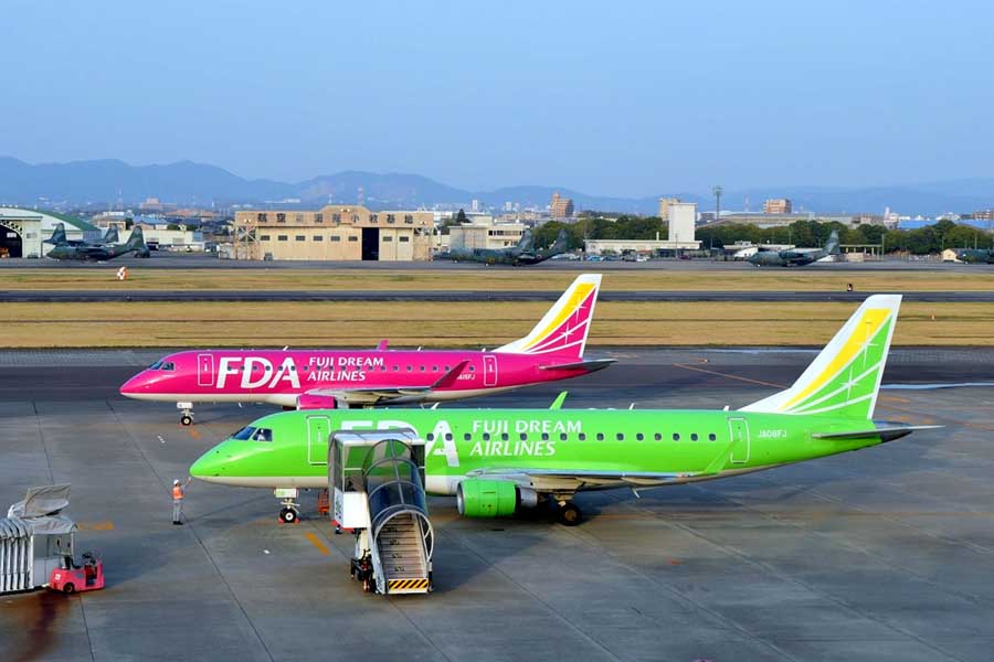 フジドリムームエアラインズ（FDA）のエンブラエル機（画像：シカマアキ）