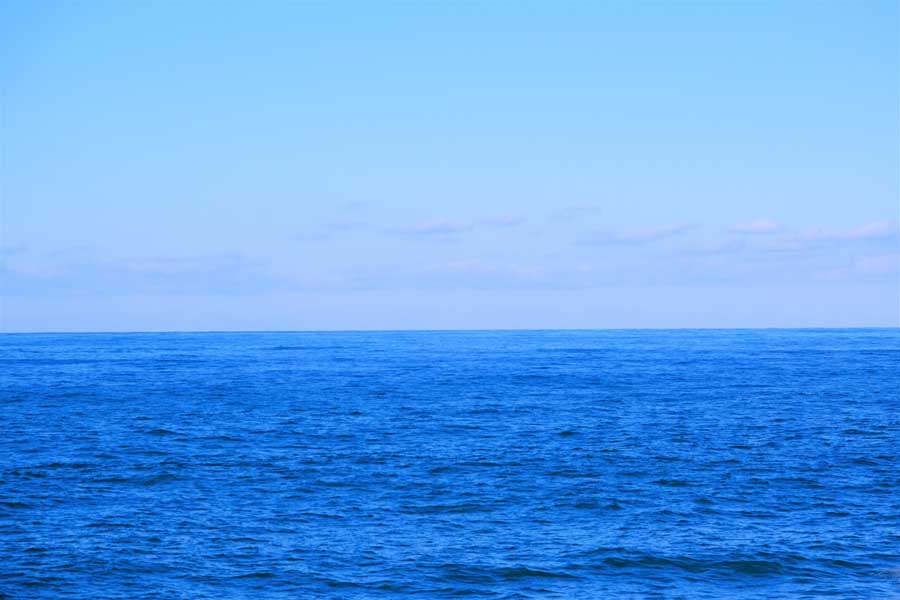 空と海（画像：写真AC）