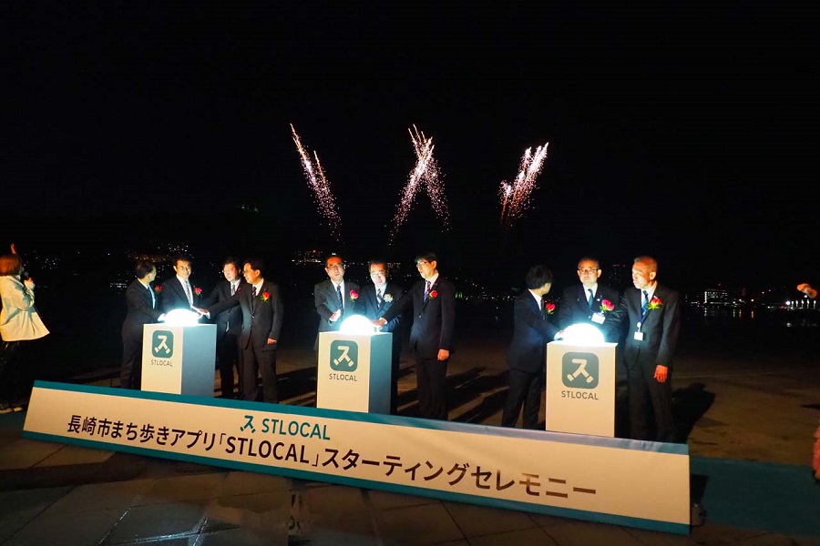 3月23日の夜に開催された「STLOCAL」スターティングセレモニー。稲佐山電波塔の点灯と同時に花火が打ち上げられた