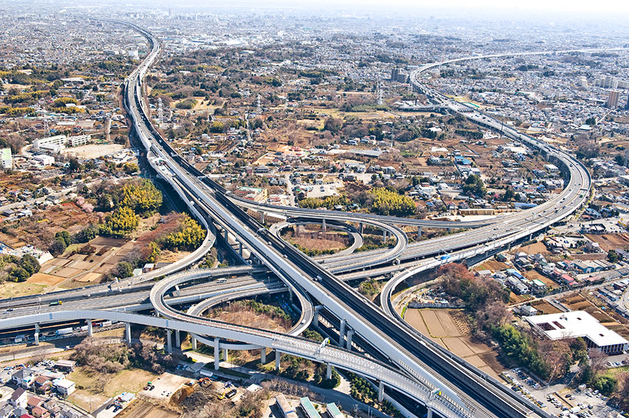 高速道路は今後、自動車運転社会を支えるべくその姿を大きく変えていく。写真はイメージ（画像：NEXCO東日本）。