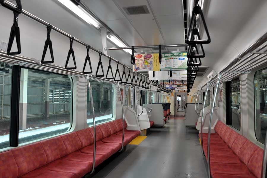 JR東日本E129系の車内（画像：岸田法眼）