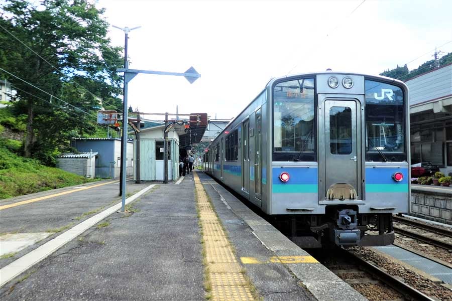 JR東日本長野地区で運用されているE127系100番台（画像：岸田法眼）