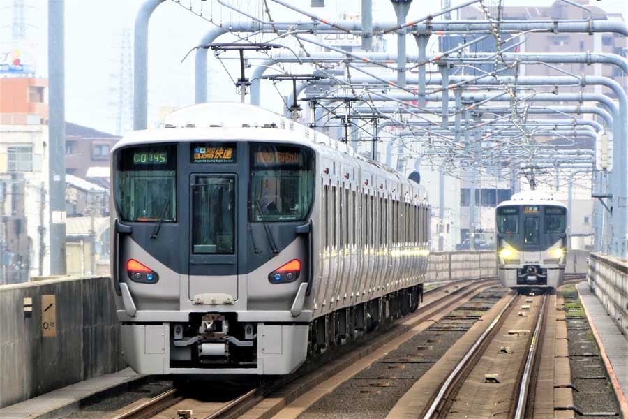 JR西日本は阪和線の快速、各駅停車すべてを転換クロスシート車に統一〔写真は225系5000番台（画像：岸田法眼）