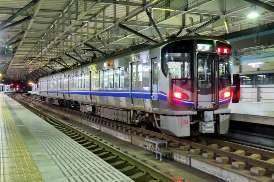 JR西日本北陸本線用の521系後期車（画像：岸田法眼）