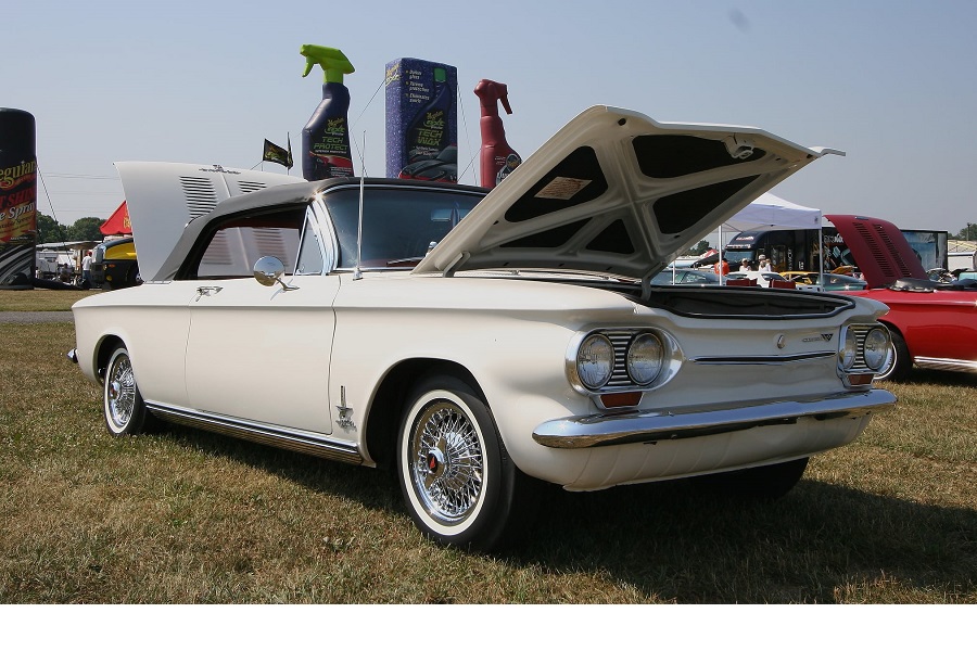 1963年型シボレー・コルベア・コルサ・コンバーチブル。初のターボモデルの2年目の市販車。見た目はかなり大人しかったが当時のGMを代表するホットモデルだった（画像：矢吹明紀）