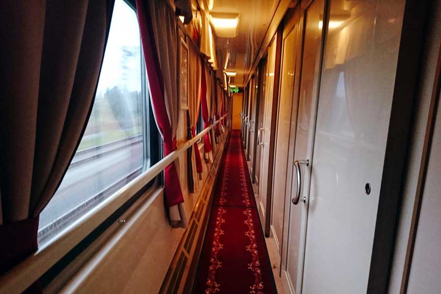 ロシアの夜行列車（画像：写真AC）