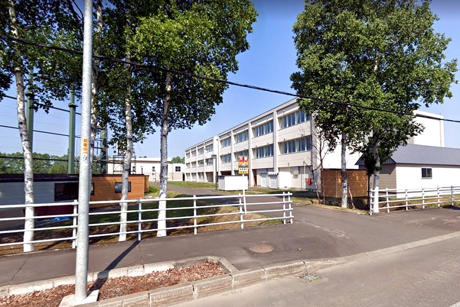 新駅から約200mの名寄高校（画像：（C）Google）