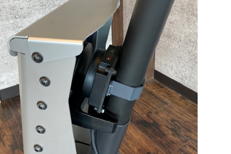 自動充電できるワイヤレス充電スタンド（画像：ビー・アンド・プラス）