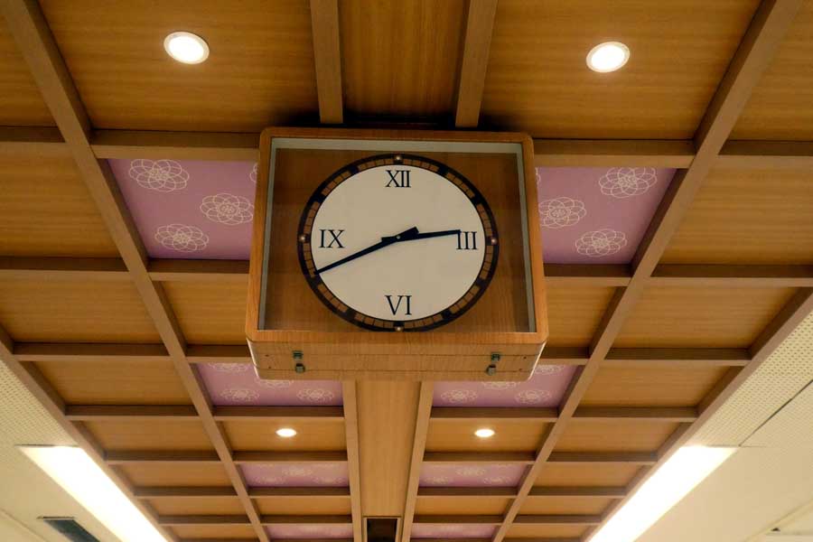 近畿日本鉄道近鉄奈良駅コンコースの時計（画像：岸田法眼）