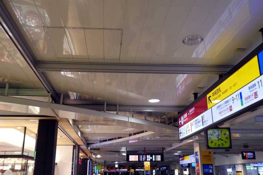 JR東日本東海道本線・山手線品川駅コンコースの時計（画像：岸田法眼）