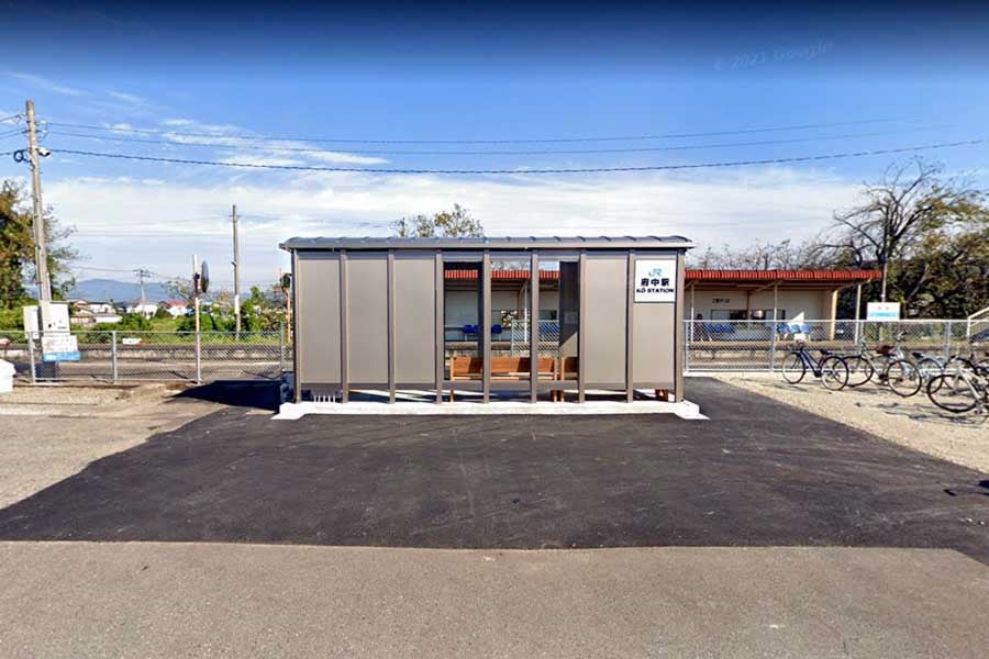 徳島線の府中駅の新駅舎（画像：(C)Google）