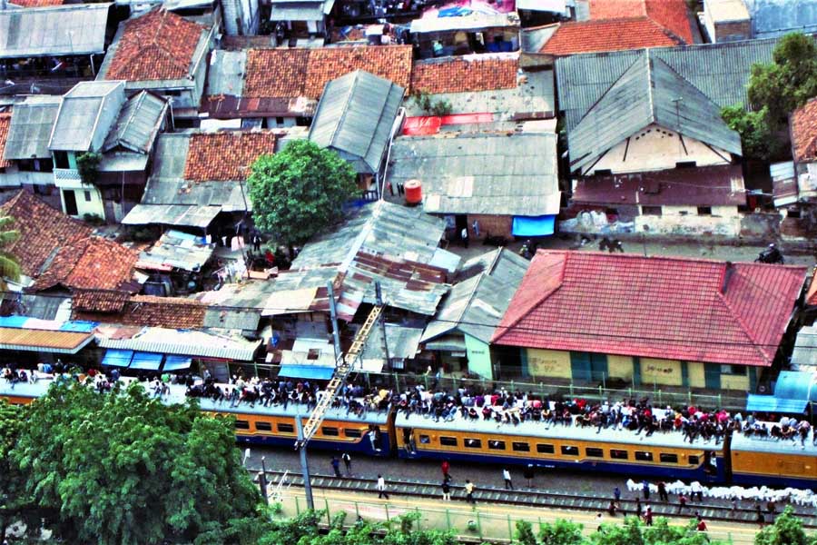 ジャカルタの通勤風景（画像：写真AC）
