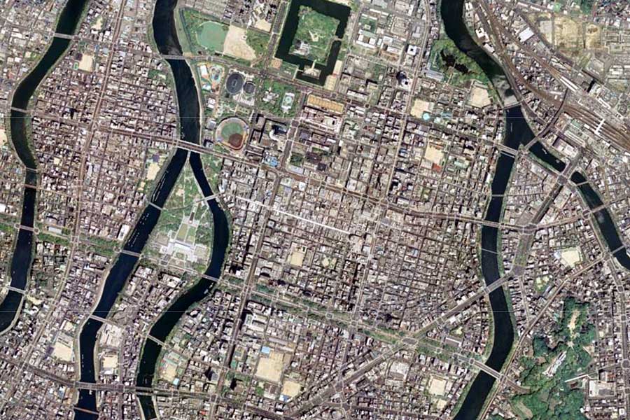 広島市の航空写真（画像：国土地理院）