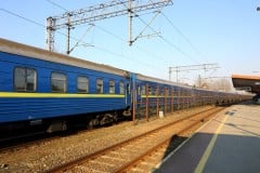 国民の命つないだ「2万kmの鉄路」 ウクライナ侵攻3か月余、避難者がたどった「鉄道ルート」とは