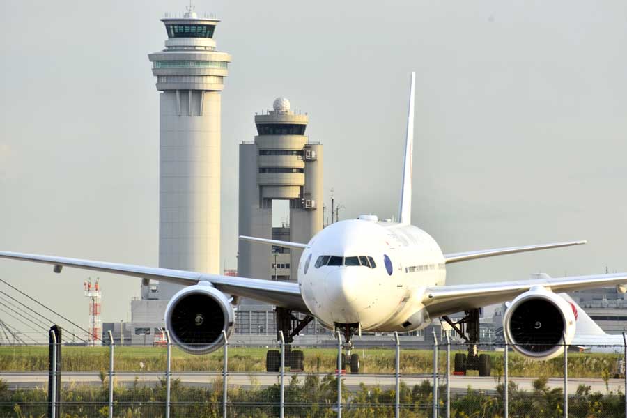 羽田空港の飛行機(画像:写真AC)
