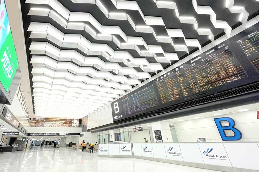 成田空港第2ターミナル到着フロア。2022年2月（画像：シカマアキ）