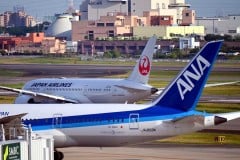 JALが7年ぶりANAに勝利！ コロナ禍の旅客数、浮き彫りになった決定的な「両社の差」とは