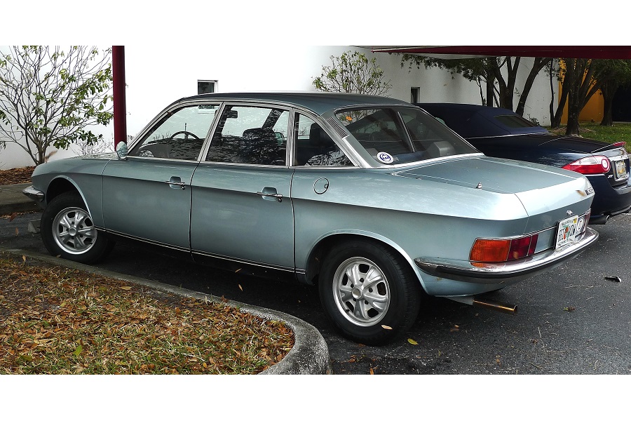 フロリダ州の博物館に収蔵されていたNSU Ro80後期型。ボディシルエット、ディテール、パッケージング、その全てが1960年代半ばの基本設計とは思えない先進の1台だった（画像：矢吹明紀）