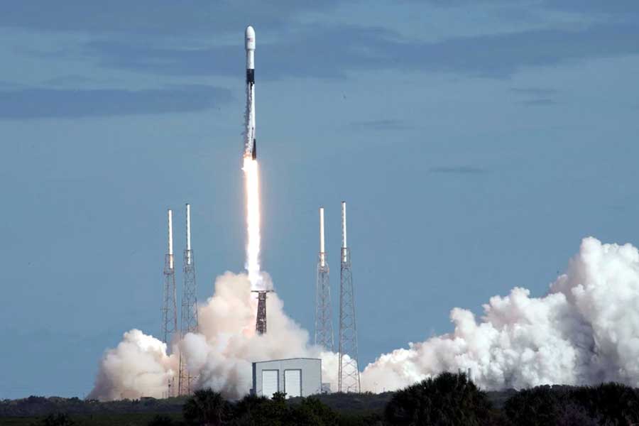 スペースXのスター・リンク衛星の打ち上げの様子（画像：アメリカ国防省）