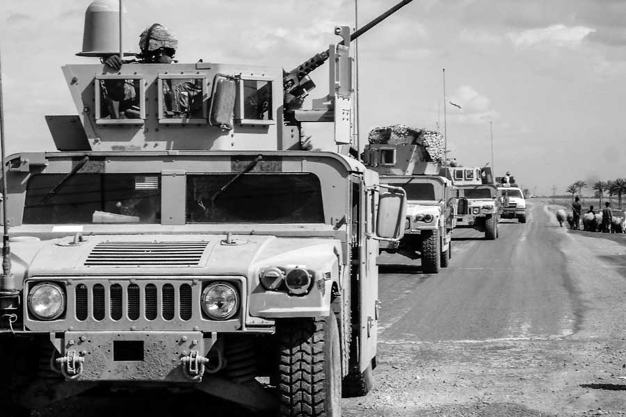 イラク国内を走る軍用車両（画像：pixabay）