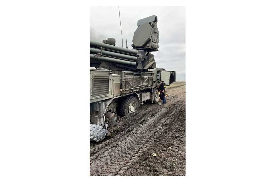 走行不能に陥ってウクライナ領内に遺棄されたロシア軍所属の「パーンツィリ-S1」（画像：ウクライナ軍参謀本部）