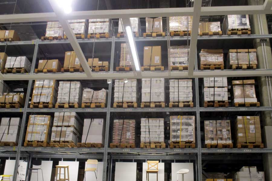 倉庫内部のイメージ（画像：写真AC）
