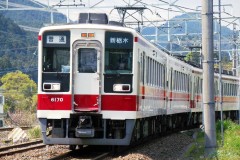 東武鉄道「新卒初任給」引き上げの衝撃！ 人材不足は最新技術に頼らず、「待遇向上」で補え